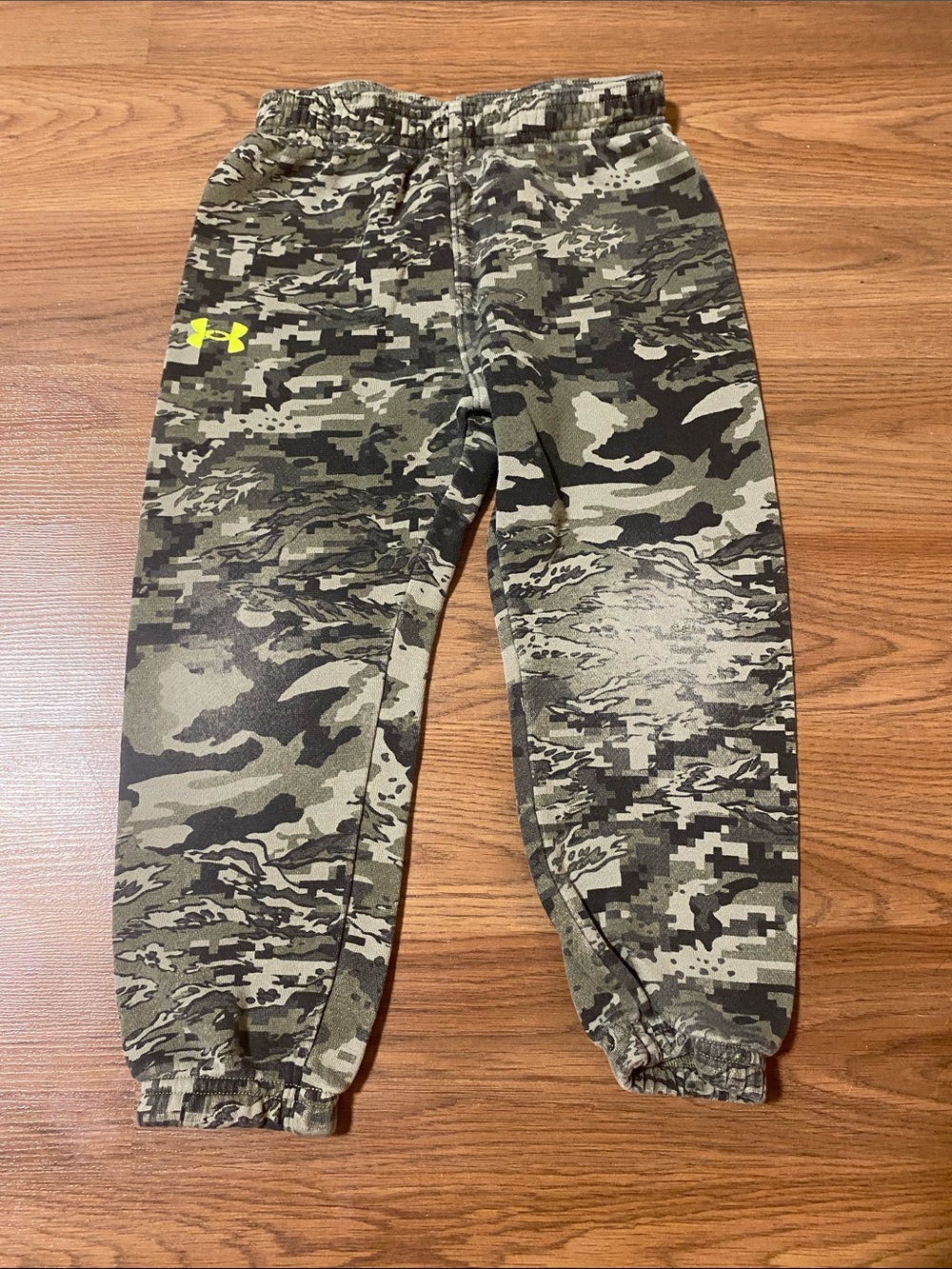 ✨8/$10. Under Armour. Camouflage Joggers. 3T
